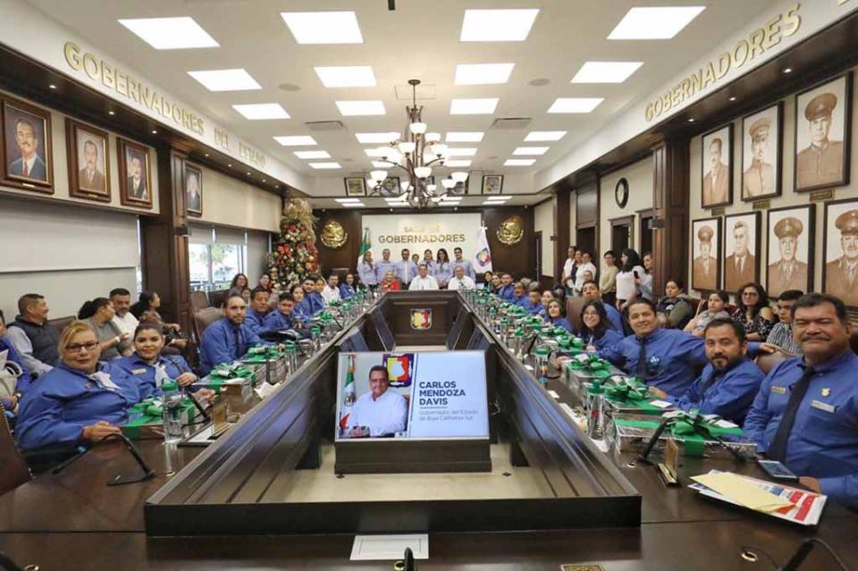 Recibe Gobernador a integrantes del Primer Parlamento Inclusivo Sudcaliforniano Recibe Gobernador a integrantes del Primer Parlamento Inclusivo Sudcaliforniano