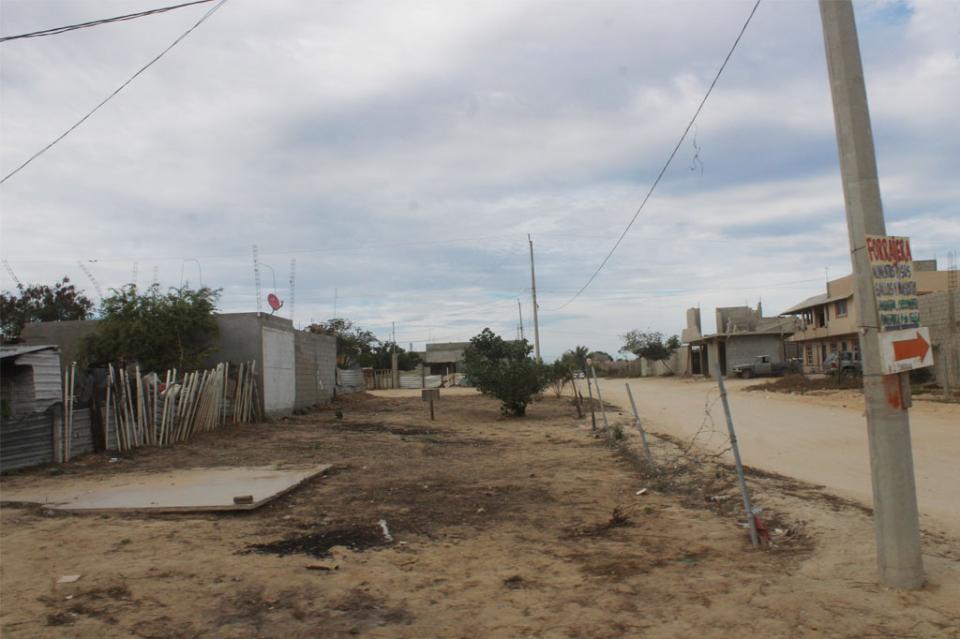 Iniciarán el próximo año obras de introducción de agua potable en La Ballena: Urbano Castro Iniciarán el próximo año obras de introducción de agua potable en La Ballena: Urbano Castro