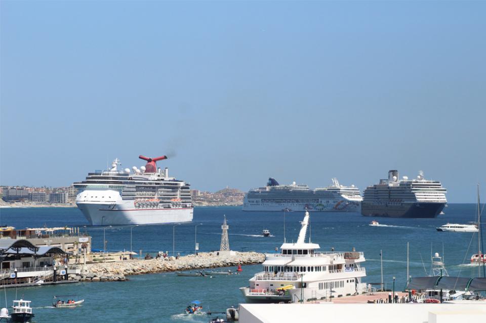 Hoy cuádruple arribo de cruceros en bahía de Cabo San Lucas: Ricardo Araoz de El Médano Hoy cuádruple arribo de cruceros en bahía de Cabo San Lucas: Ricardo Araoz de El Médano