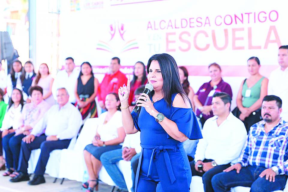 Continuarán para el 2020 programas Caravana de la Salud y Alcaldesa en tu Escuela, se reforzará la atención en lo social: Armida Castro Continuarán para el 2020 programas Caravana de la Salud y Alcaldesa en tu Escuela, se reforzará la atención en lo social: Armida Castro