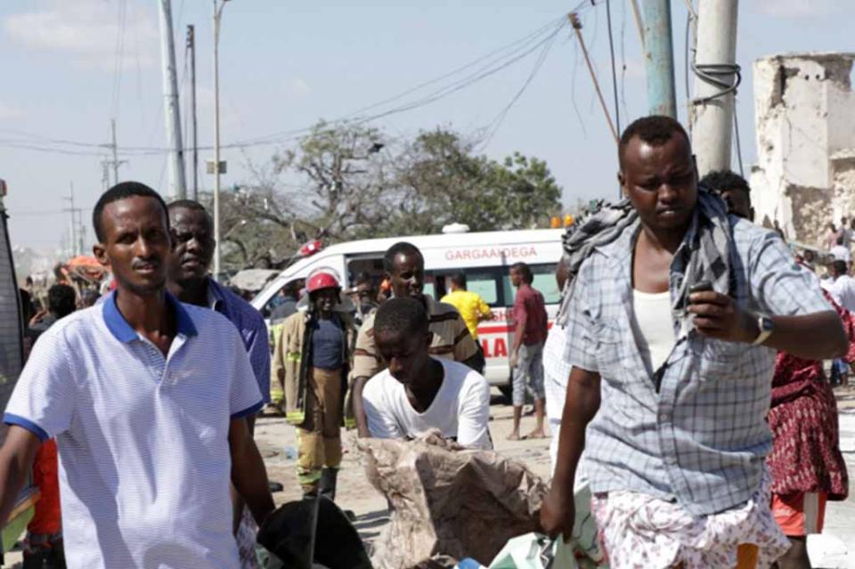 Aumenta a más de 100 los muertos en Somalia por atentado Aumenta a más de 100 los muertos en Somalia por atentado
