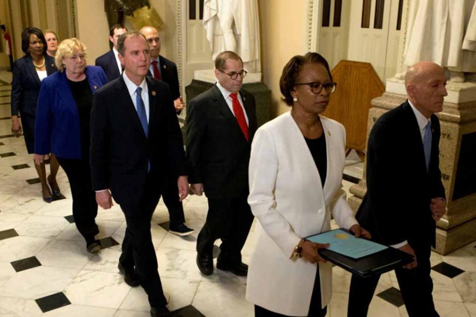 Senadores de EEUU prestan juramento para juicio de destitución contra Trump Senadores de EEUU prestan juramento para juicio de destitución contra Trump