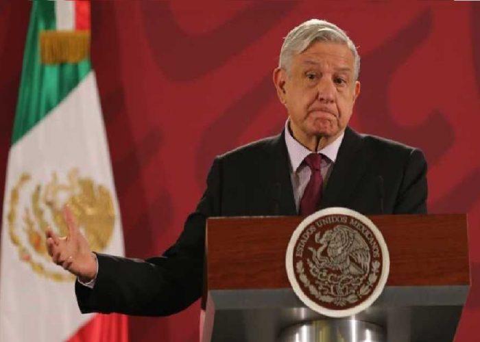 aMLo-700x500 Me reuní con médico del IMSS, no con hermano del "Chapo" AMLO