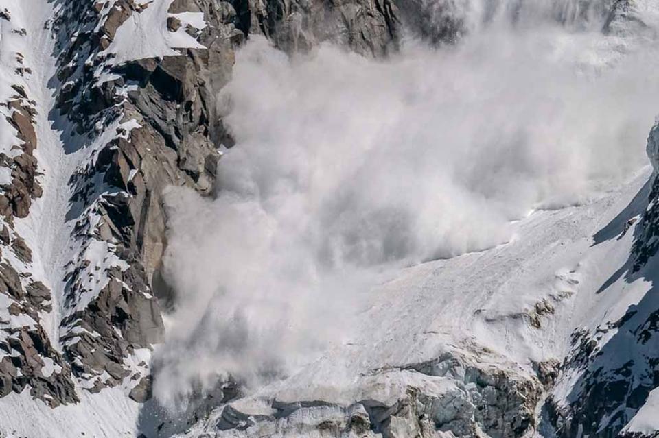 Avalancha en Alpine Meadows de California deja un muerto Avalancha en Alpine Meadows de California deja un muerto