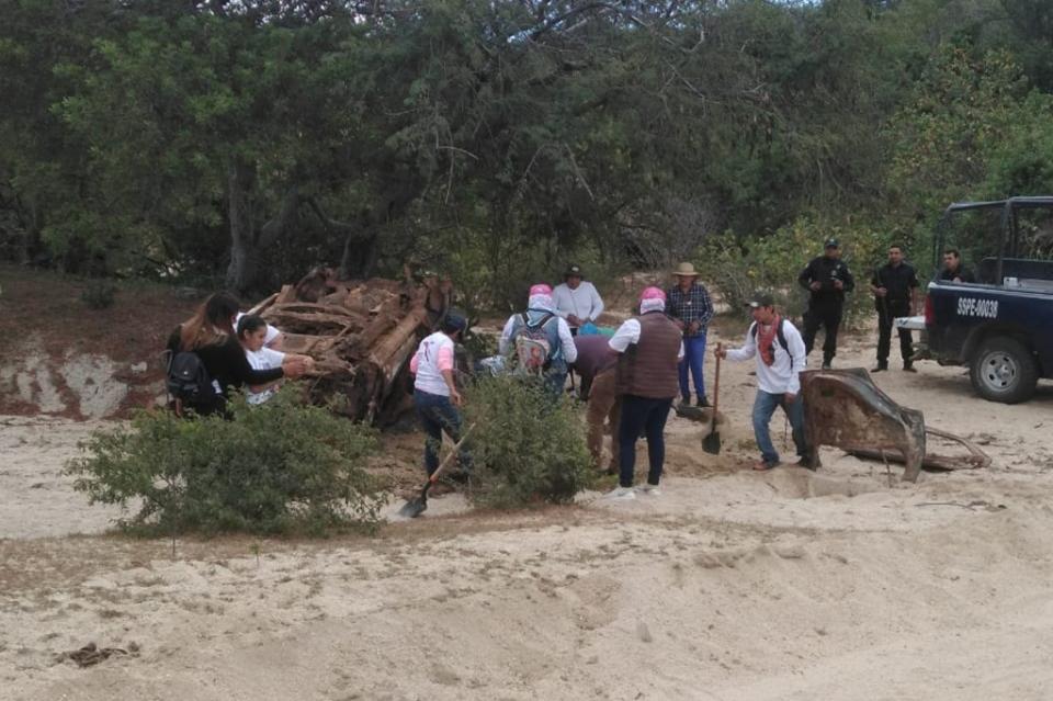 calcinada Confirman localización de restos en camioneta calcinada.