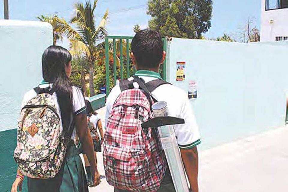 Beneficia club Rotario a 240 niños del centro de atención múltiple de Cabo San Lucas Beneficia club Rotario a 240 niños del centro de atención múltiple de Cabo San Lucas