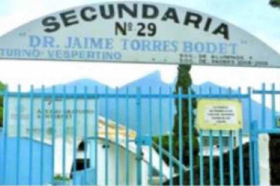 Refuerzan vigilancia en secundaria de Monterrey tras amenaza de tiroteo Refuerzan vigilancia en secundaria de Monterrey tras amenaza de tiroteo