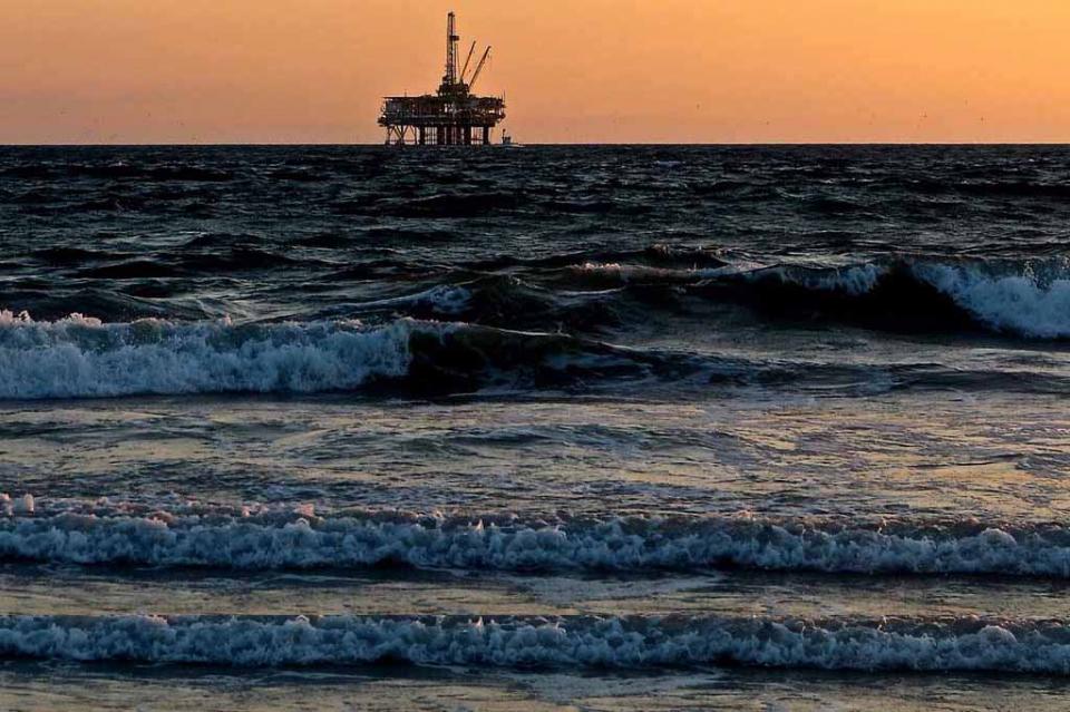 Trump provoca a Irán mientras precio del petróleo aumenta Trump provoca a Irán mientras precio del petróleo aumenta