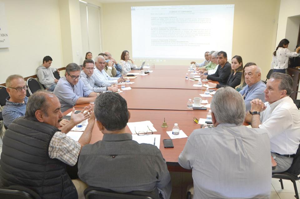 Revisa CCC con Tesorería y Oomsapaslc avance en trámites de segunda desalinizadora: Julio Castillo Revisa CCC con Tesorería y Oomsapaslc avance en trámites de segunda desalinizadora: Julio Castillo