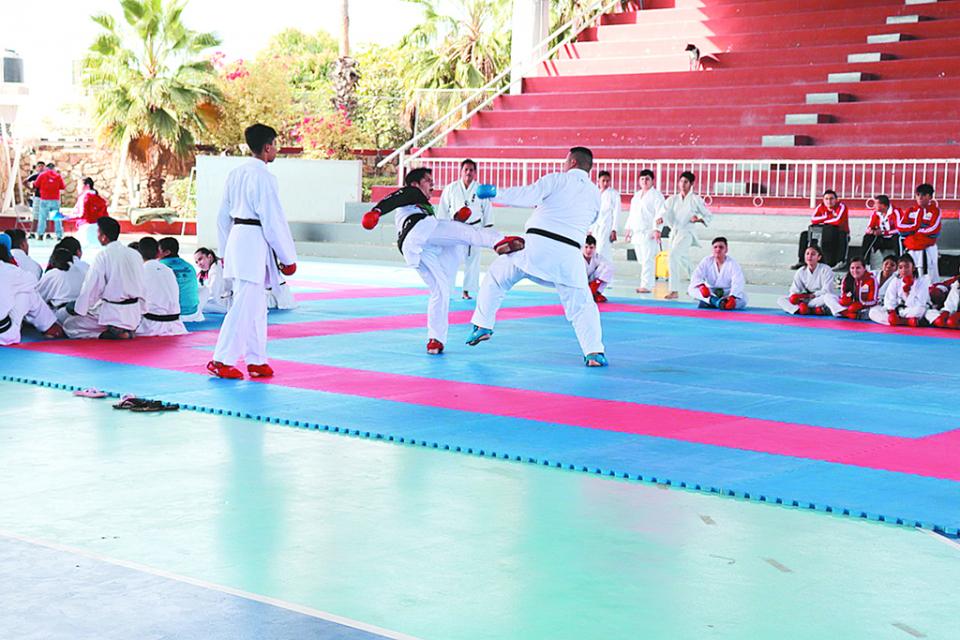 Cierra fuerte selectivo de karate para la competencia estatal Cierra fuerte selectivo de karate para la competencia estatal