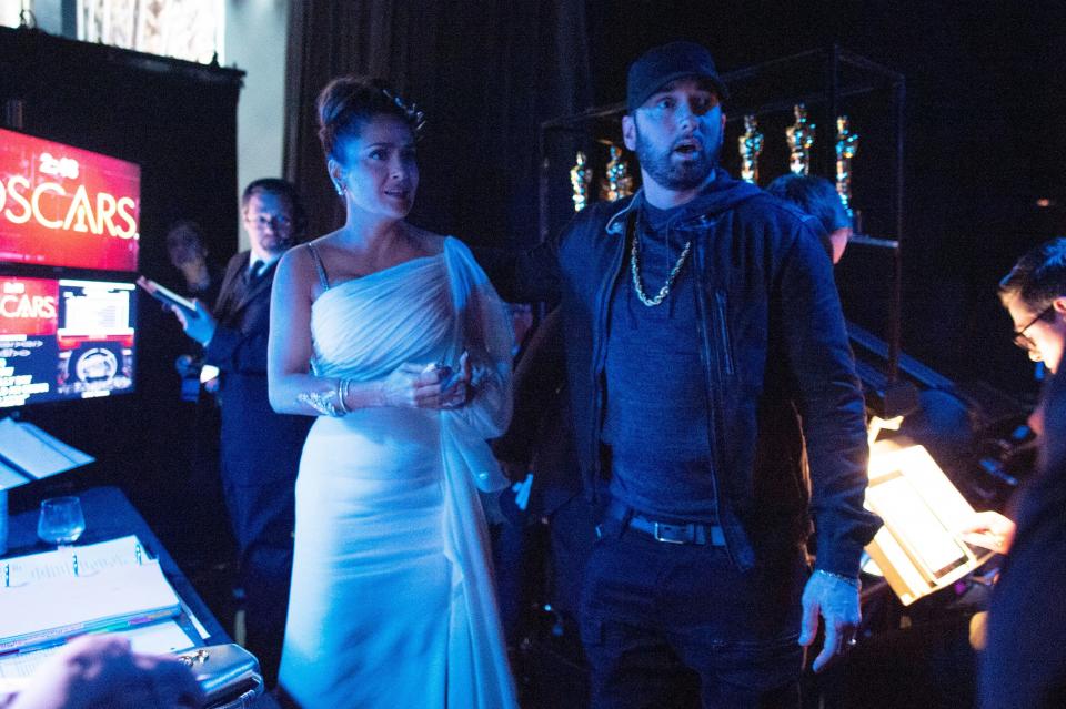 92nd Annual Academy Awards, Backstage, Los Angeles, USA - 09 Feb 2020 Salma Hayek tiene momento inesperado con Eminem durante el Oscar