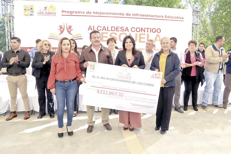 Realizan programa “Alcaldesa Contigo y en Tu Escuela” en la Secundaria Técnica 14 Realizan programa “Alcaldesa Contigo y en Tu Escuela” en la Secundaria Técnica 14