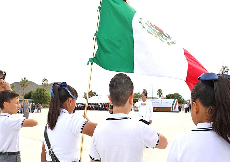 Celebran “Día de la Bandera Nacional” en La Paz Celebran “Día de la Bandera Nacional” en La Paz