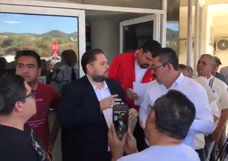 hfhfhgfh Trabajadores del sindicato de gastronómicos se manifiestan en oficinas de infonavit