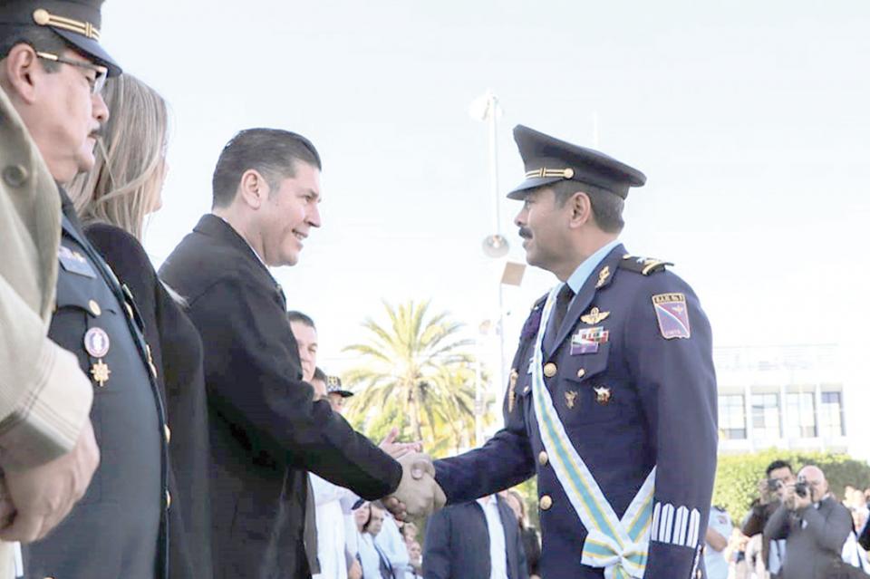 Constitución Mexicana, legado de nuestro pasado y base de nuestro presente y futuro: Álvaro de la Peña Constitución Mexicana, legado de nuestro pasado y base de nuestro presente y futuro: Álvaro de la Peña