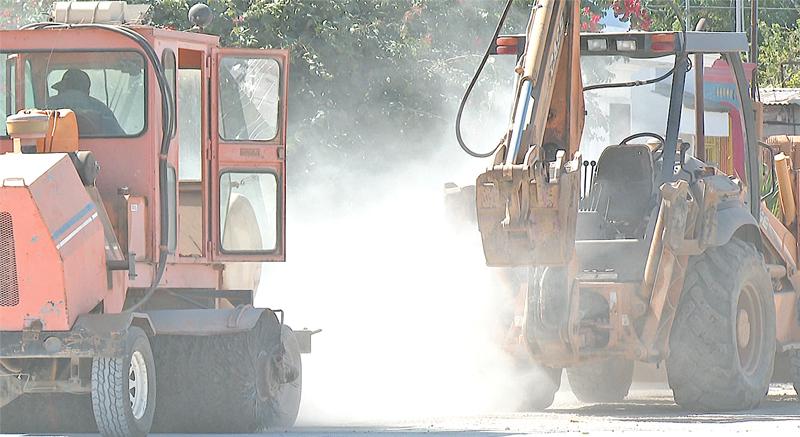 Ciudadanos paceños denuncian tardanza en obras de pavimentación Ciudadanos paceños denuncian tardanza en obras de pavimentación