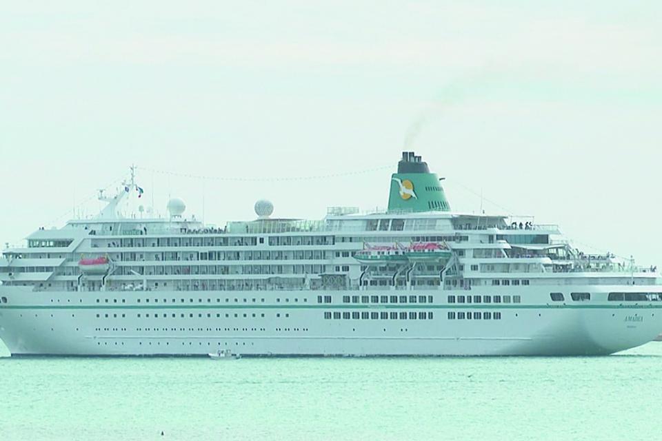 Cautiva La Paz a cruceristas europeos; arriban 500 en el Amadea Cautiva La Paz a cruceristas europeos; arriban 500 en el Amadea