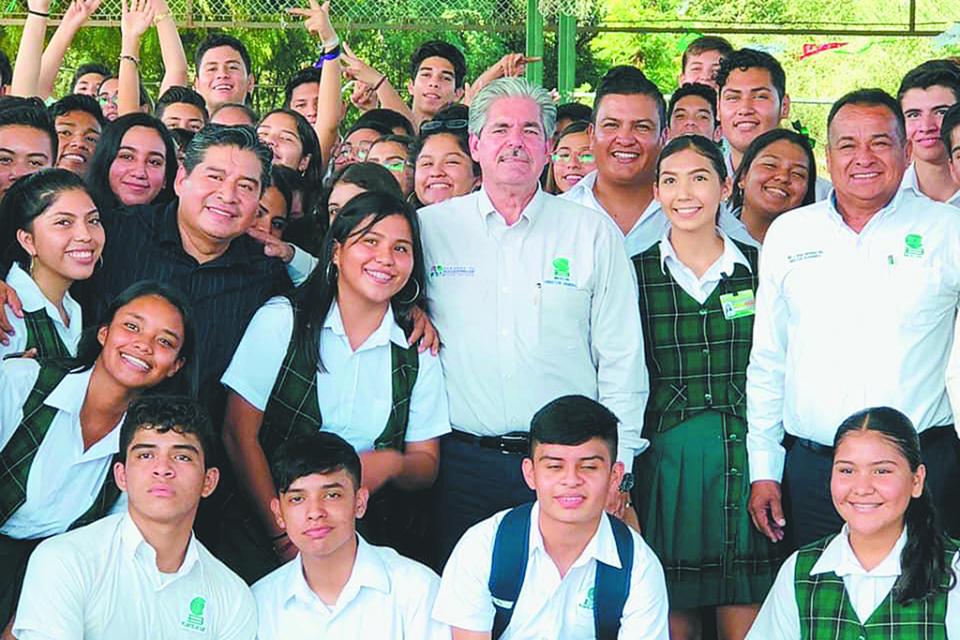 Unión de autoridades, padres y maestros en contra del acoso sexual en planteles escolares de Los Cabos: Cehua Guadalupe Márquez Armenta Unión de autoridades, padres y maestros en contra del acoso sexual en planteles escolares de Los Cabos: Cehua Guadalupe Márquez Armenta