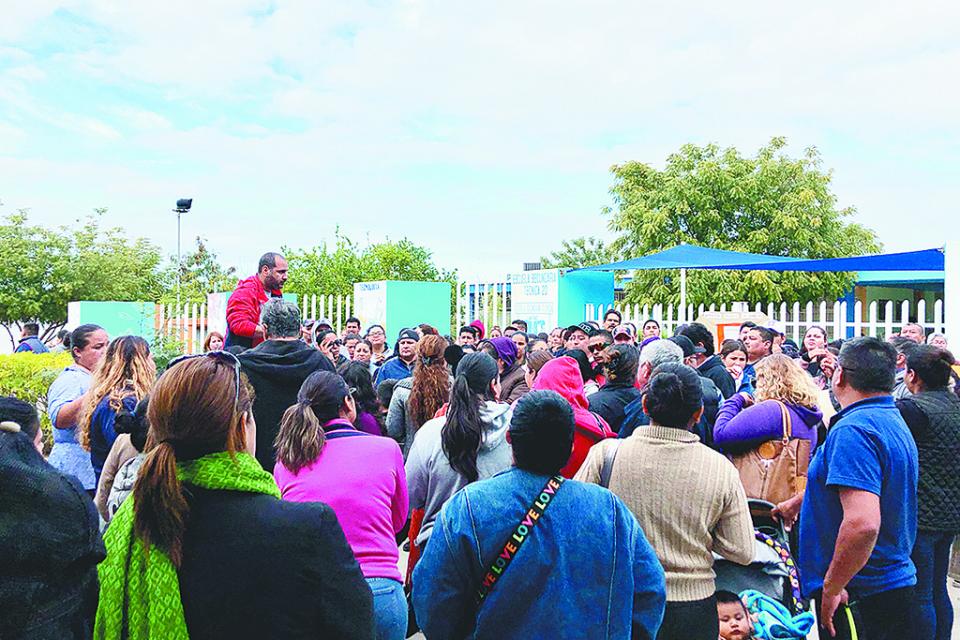 Piden calma a padres de familia; hay cupo para todos, aseguran Piden calma a padres de familia; hay cupo para todos, aseguran