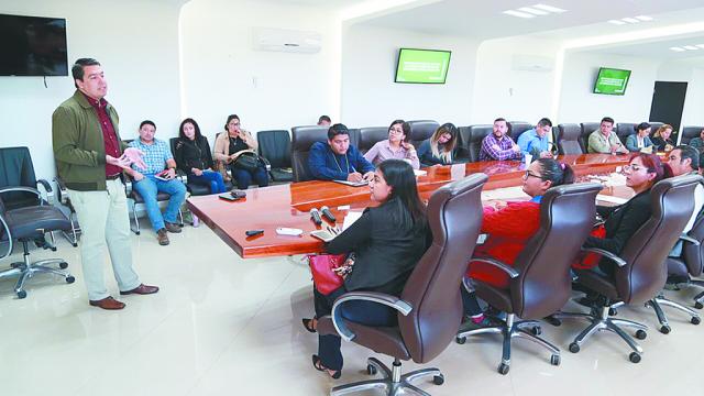 Capacitan a Servidores Públicos en “Introducción al Sistema Integral y a los Derechos Humanos” Capacitan a Servidores Públicos en “Introducción al Sistema Integral y a los Derechos Humanos”