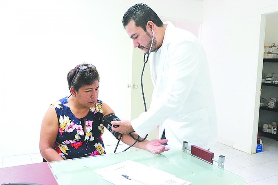 Ofrecen consultas médicas gratuitas en la colonia El Arenal Ofrecen consultas médicas gratuitas en la colonia El Arenal