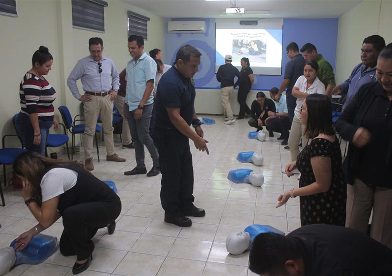 FONFP Personal del tiempo compartido de Los Cabos reciben capacitación de primeros auxilios