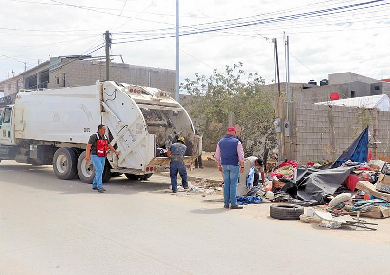 Liberan vías peatonales para beneficio de las familias en Los Cangrejos Liberan vías peatonales para beneficio de las familias en Los Cangrejos