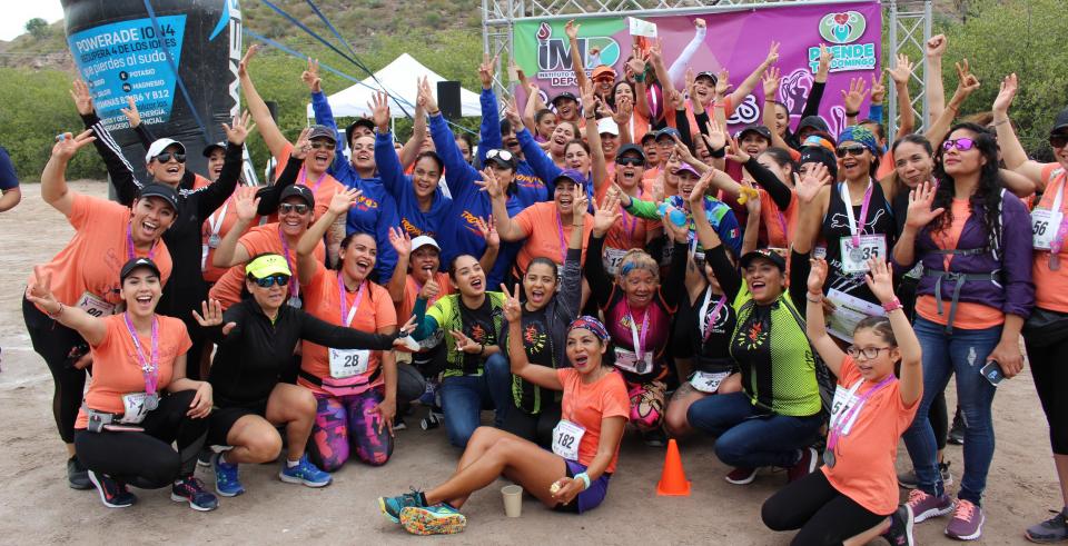 Las participantes de la carrera por la mujer en La Paz Gran participación en carrera pedestre “Por las Mujeres” en La Paz