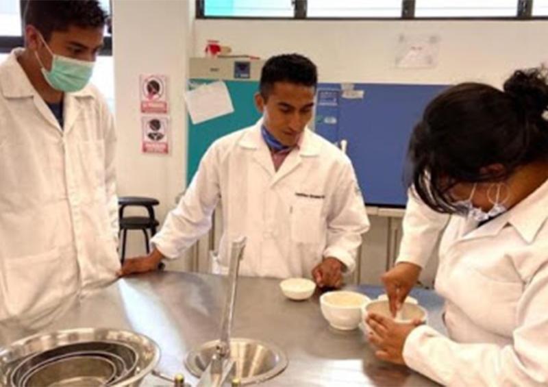 NJHJNJ Producen estudiantes gel antibacterial en Michoacán