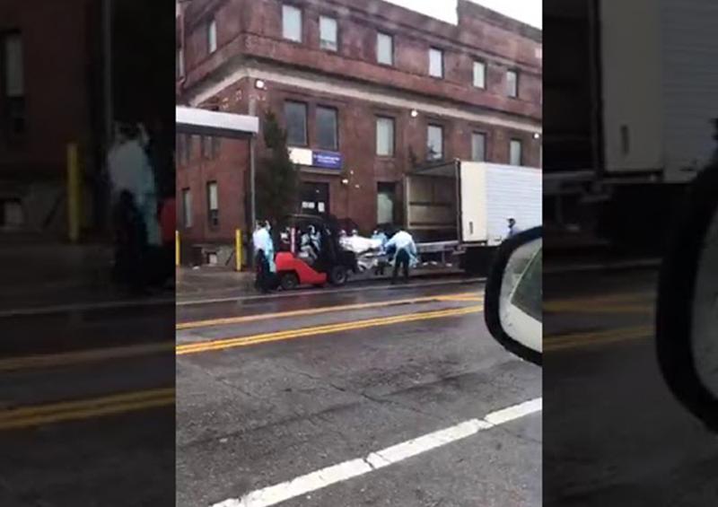ccxxc Muestran video con cadáveres en camión de Brooklyn por COVID-19
