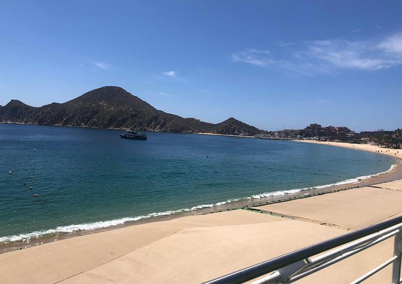 cxxgdfgd Vacía playa emblemática de Cabo San Lucas