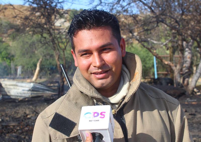 gdgdhfh Cuerpo de Bomberos de SJC sofoca incendio de llantas y basura en el arroyo Santa Rosa