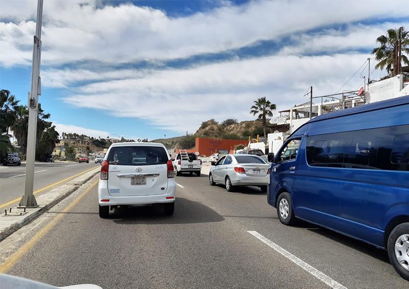 tráfico-costa-azul Tráfico vehicular lento en carretera Transpeninsular a la altura de Costa Azul