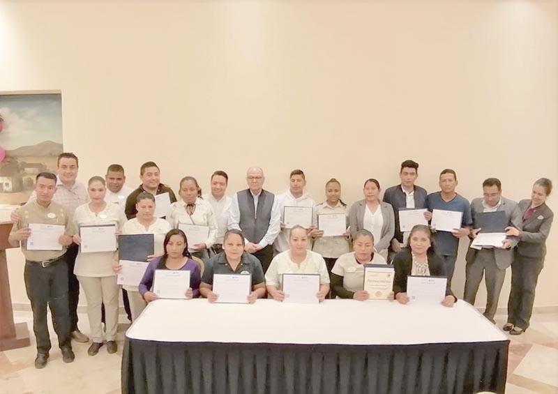 Certifica IEEA a trabajadores del sector turístico en Los Cabos Certifica IEEA a trabajadores del sector turístico en Los Cabos