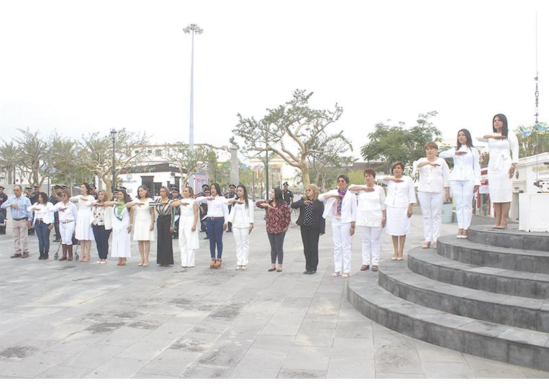 ¡Ni una más! gritaban en unísono periodistas de Los Cabos ¡Ni una más! gritaban en unísono periodistas de Los Cabos