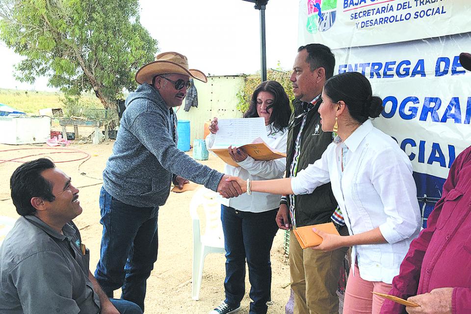 Realizan programa Empleo Temporal para pescadores paceños Realizan programa Empleo Temporal para pescadores paceños