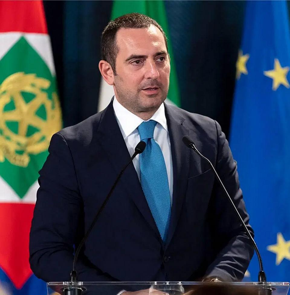 Vincenzo Spadafora-1 Ministro de deportes italiano insta a clubes dar por concluida temporada
