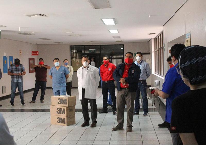 imssssss IMSS entrega equipo de protección a trabajadores de clínica de CSL.