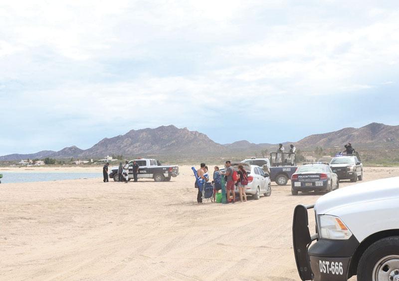 Retiran a más de cien personas de playas de Los Cabos Retiran a más de cien personas de playas de Los Cabos