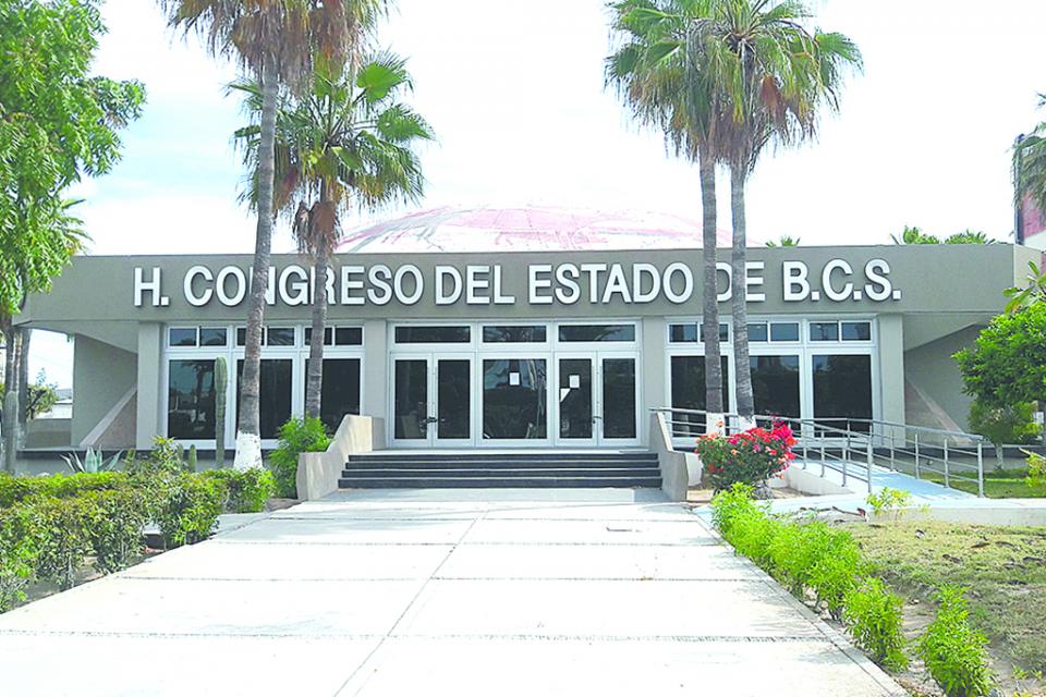 Aprueban que Gobernador comparezca ante diputados, a los que desconoce Aprueban que Gobernador comparezca ante diputados, a los que desconoce