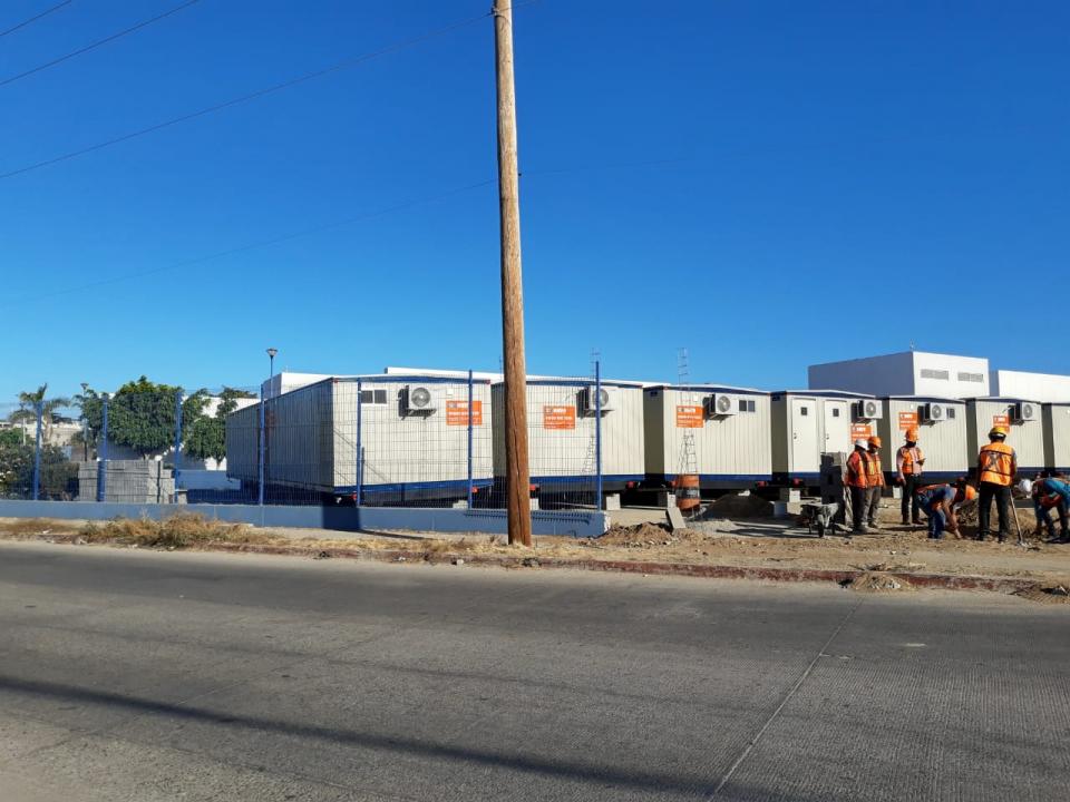 33cfd549-a0e1-430f-8593-1643600f60e8 Instalan unidades para hospital móvil que atenderá a pacientes de Covid-19
