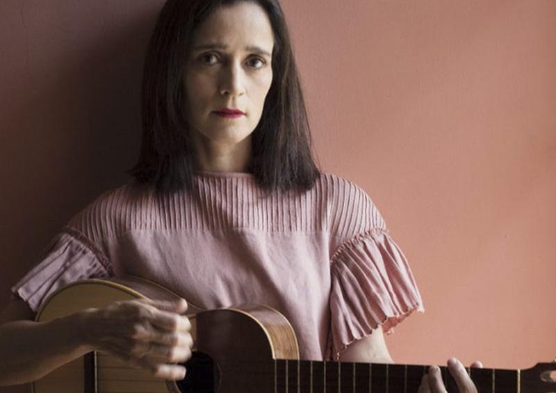 Julieta Venegas Una foto de Julieta Venegas con su gemela se hace viral