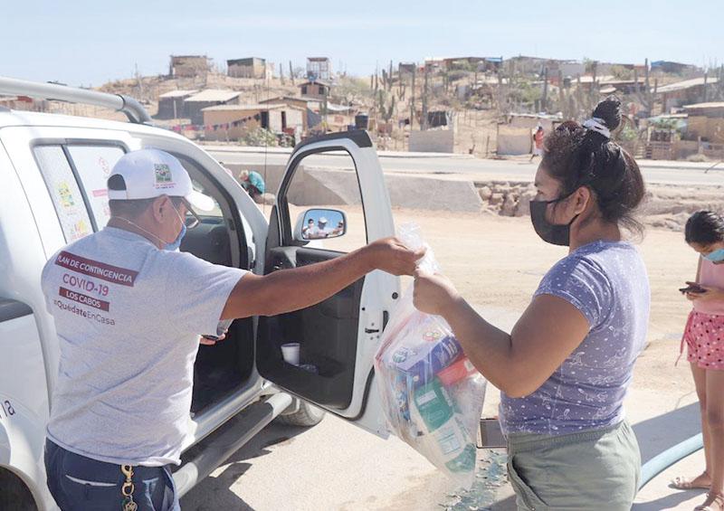 Gobierno de Los Cabos entrega más despensas a familias Gobierno de Los Cabos entrega más despensas a familias
