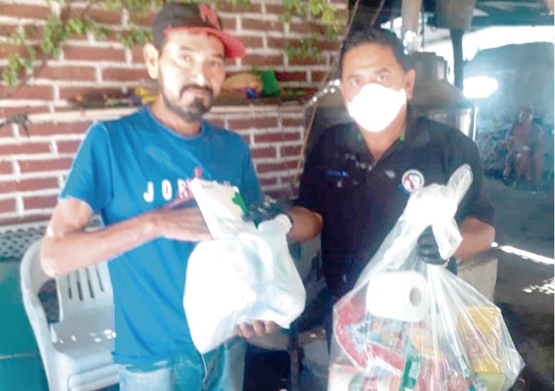 Entregan apoyos alimenticios donados por burócratas a los más necesitados en Miraflores Entregan apoyos alimenticios donados por burócratas a los más necesitados en Miraflores