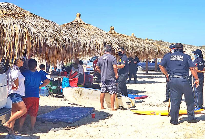 Retiran a 150 personas de 3 playas ante contingencia Retiran a 150 personas de 3 playas ante contingencia
