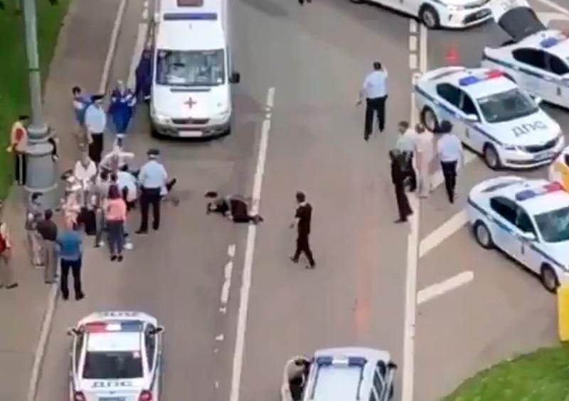 Moscú Hombre abre fuego contra policías en Moscú y desata tiroteo