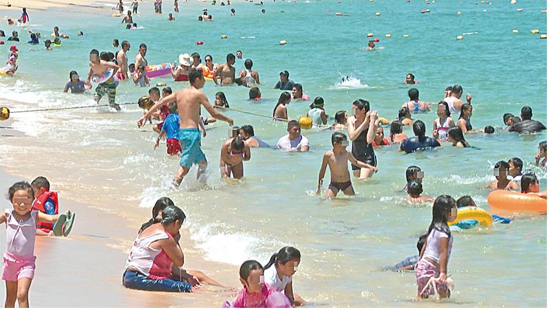 Incumplen bañistas con protocolos de seguridad en playas el Día del Padre Incumplen bañistas con protocolos de seguridad en playas el Día del Padre