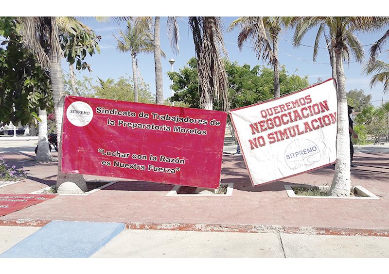 Trabajadores de Preparatoria Morelos exigen pago de salarios y prima vacacional Trabajadores de Preparatoria Morelos exigen pago de salarios y prima vacacional