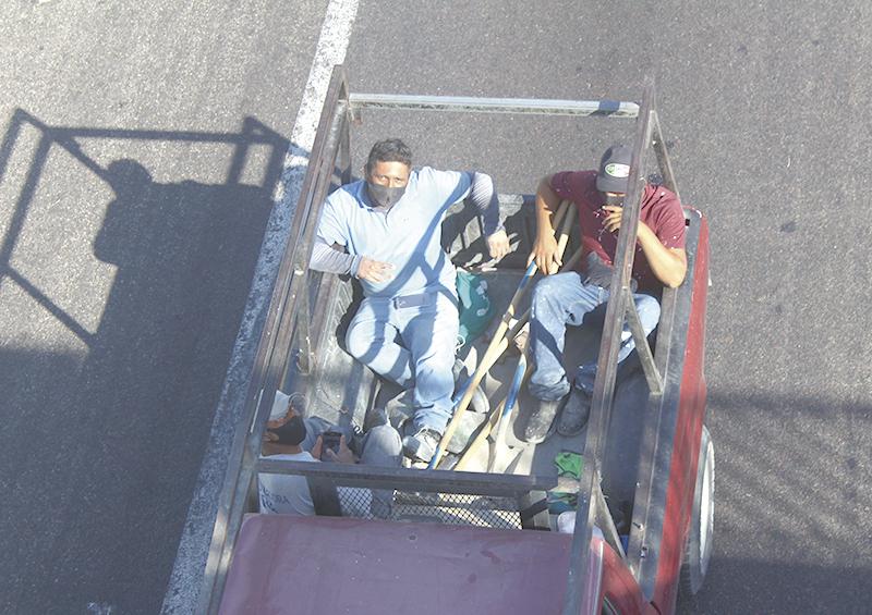 Empresas de construcción cumplen medidas sanitarias para transportar al personal Empresas de construcción cumplen medidas sanitarias para transportar al personal