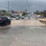 Corridas de agua y alcantarillas colapsadas ante lluvias intermitentes Huracán Genevieve